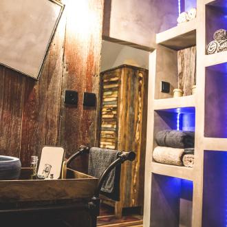 sayena_gite_atypique_salle_de_bain_brocante_la_Baule_Guerande